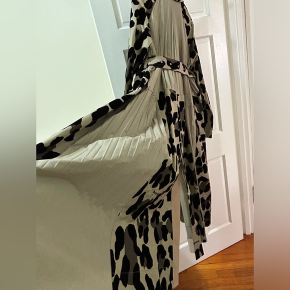 Trench coat by Sacai - Picture 10 of 16